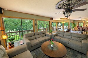 Fernseher, DVD-Player, Stereoanlage