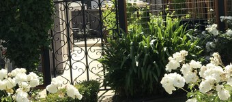 On Main Street  - Only One block to the start of Downtown Napa!!  Non-Hosted