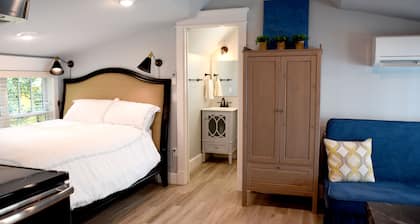 Cozy Garage Apt - Walking Distance To Downtown, ACL, and SXSW