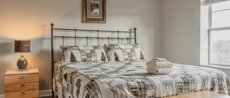 3 bedrooms, desk, iron/ironing board, free WiFi