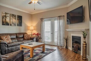 TV - Sweet Wilderness -Unit 3707 - FREE Attraction Ticket with EACH night Stay Including Dollywood (Pigeon Forge)