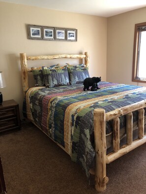 3 slaapkamers, een strijkplank/strijkijzer, wifi, beddengoed