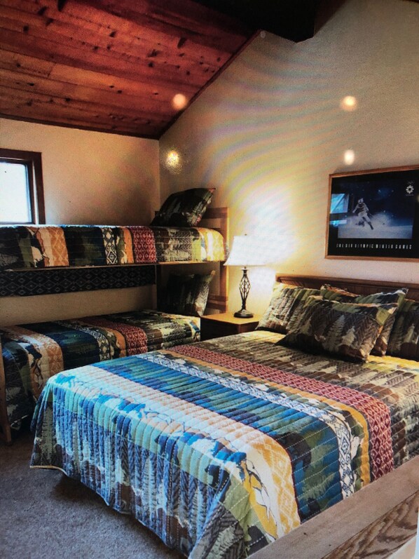 3 bedrooms, iron/ironing board, WiFi, bed sheets