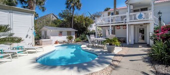 Folly Cottage ~ 3 Bedroom Downstairs Apt. w / accesso alla piscina!