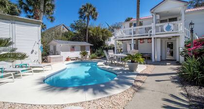 Shared pool, three bedroom ground level apartment~ Folly Cottage