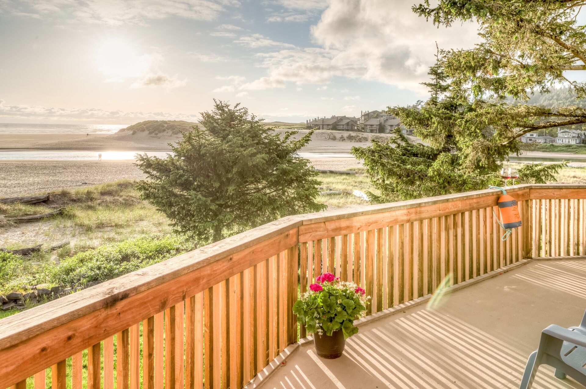 Castle:~Beach&OceanViews!~DogsOK~Walk to Eats~Shops~Galleries~CandyStore~Bakery~