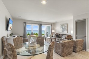 TV - Gulf Front Renovated Ground Floor Condo with Amazing Views - Beach chairs incl. (Panama City Beach)