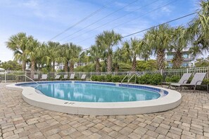 Outdoor pool - Gulf Front Renovated Ground Floor Condo with Amazing Views - Beach chairs incl. (Panama City Beach)