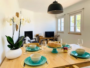 Dining - Unique Romantic Beach House by the Atlantic Ocean (Colares)