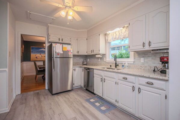 Dishwasher, coffee/tea maker, cookware/dishes/utensils, ice maker