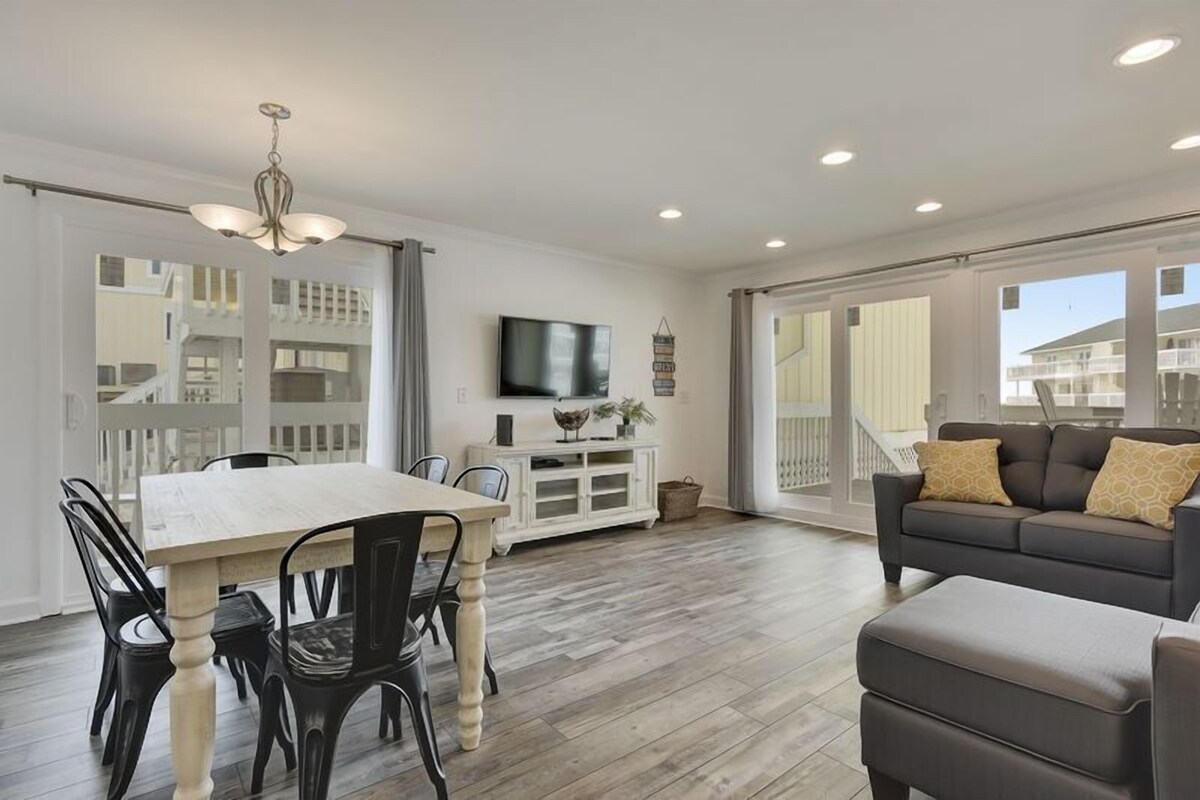 Photo 7 of Beachfront Private Beach Gated DESTIN Sandpiper Cove Unit 1154