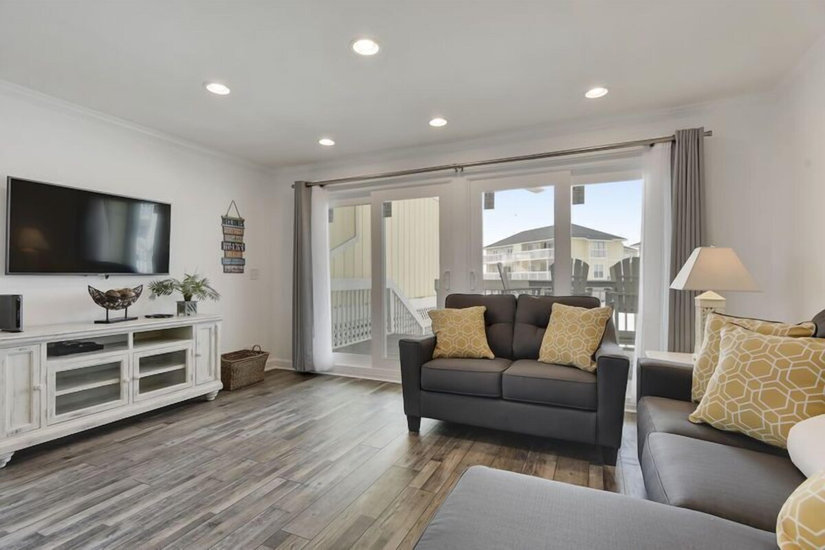 Photo 6 of Beachfront Private Beach Gated DESTIN Sandpiper Cove Unit 1154