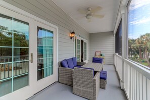 Outdoor dining - River & Marsh Views - Pool, Walk to Downtown Folly, Pet Friendly w/fee - Marshwinds! (Folly Beach)
