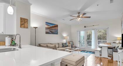 Vues sur la riviĂšre et le marais avec piscine communautaire, Ă pied de Downtown Folly