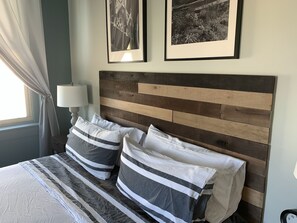 2 habitaciones, escritorio, tabla de planchar con plancha y wifi
