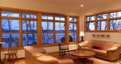 New Well Built Elegant Home on the Water 2 miles to Freeport, 9 to Portland!