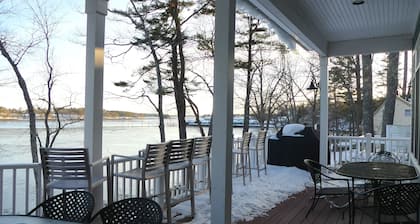 New Well Built Elegant Home on the Water 2 miles to Freeport, 9 to Portland!