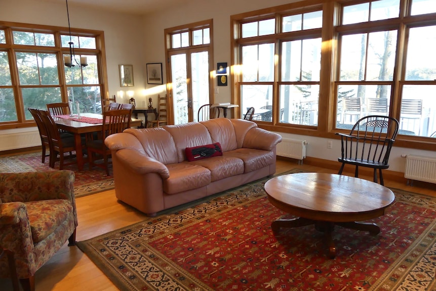 New Well Built Elegant Home On The Water 2 Miles To Freeport, 9 To Portland! - Freeport, ME