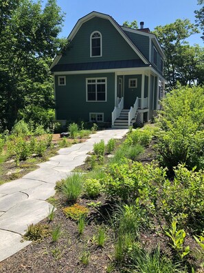 Exterior -  New Well Built Elegant Home on the Water 2 miles to Freeport, 9  to Portland! (South Freeeport)