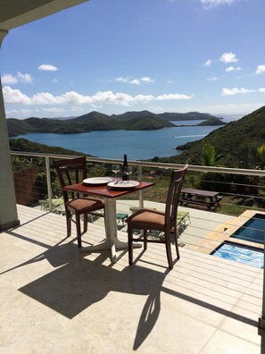 تناول الطعام بالخارج