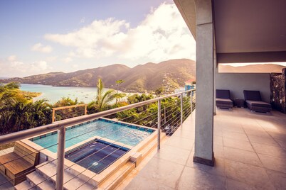 Brand New- Romantic, Fully Loaded Relaxing 2 Bedroom for 1 or 2 Couples