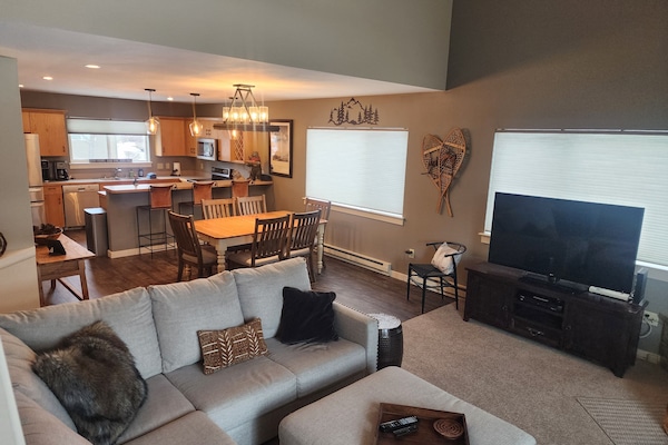 Main floor kitchen, dining and living room