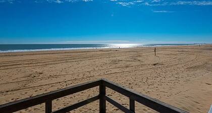Huge Boardwalk Direct Ocean Front Pool New Floor