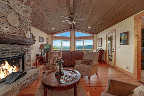 Mountaintop Home with Fantastic Views