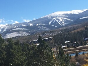 Exterior - Cozy Top Floor End Unit with Mountain Views of Byers Peak and Winter Park Resort (Fraser)