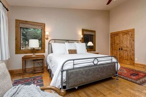 3 habitaciones, tabla de planchar con plancha, wifi y ropa de cama 