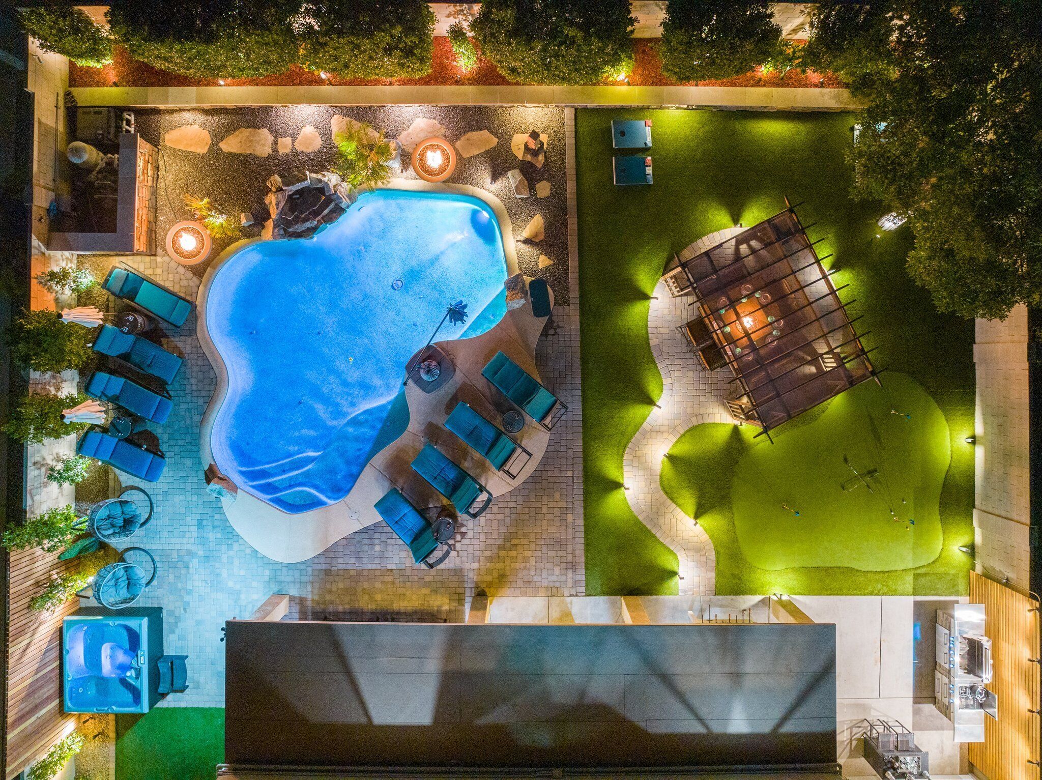 Lavish 6BR Home W/200k Yard/Heated POOL & Game RooM near State Farm Arena