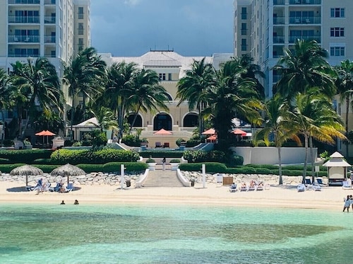 "Sought-After" Luxurious 2100 sq ft Oceanfront Private Residence, in a Resort