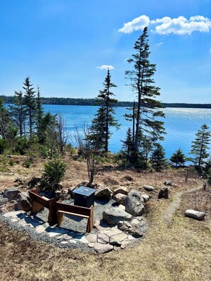 Property grounds - Daily Private Outdoor Hot Tub Access; Paid Access to Sauna; BBQ; Wi-Fi (Grand River)