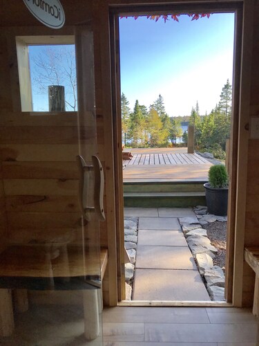 Daily Private Outdoor Hot Tub Access; Paid Access to Sauna; BBQ; Wi-Fi