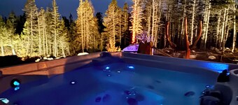 Daily Private Outdoor Hot Tub Access; Paid Access to Sauna; BBQ; Wi-Fi
