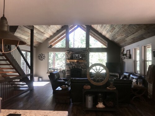 Forest Lakes Mountain Getaway, newer luxury cabin 4/3ba 2815sq feet 