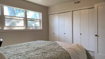 1 bedroom, in-room safe, desk, iron/ironing board