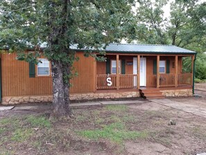 Exterior - Cabin for two on 160 Acres,less than 20 min from Choctaw Casino Durant OK (Bokchito)