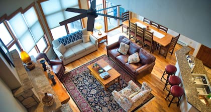 Mountain 4bed 5bath Townhome w Pool, Hot tub, Shuttle, just steps to base.