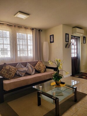 Smart TV, computer monitors - Unwind in Style at our Island Oasis! (Black Rock)