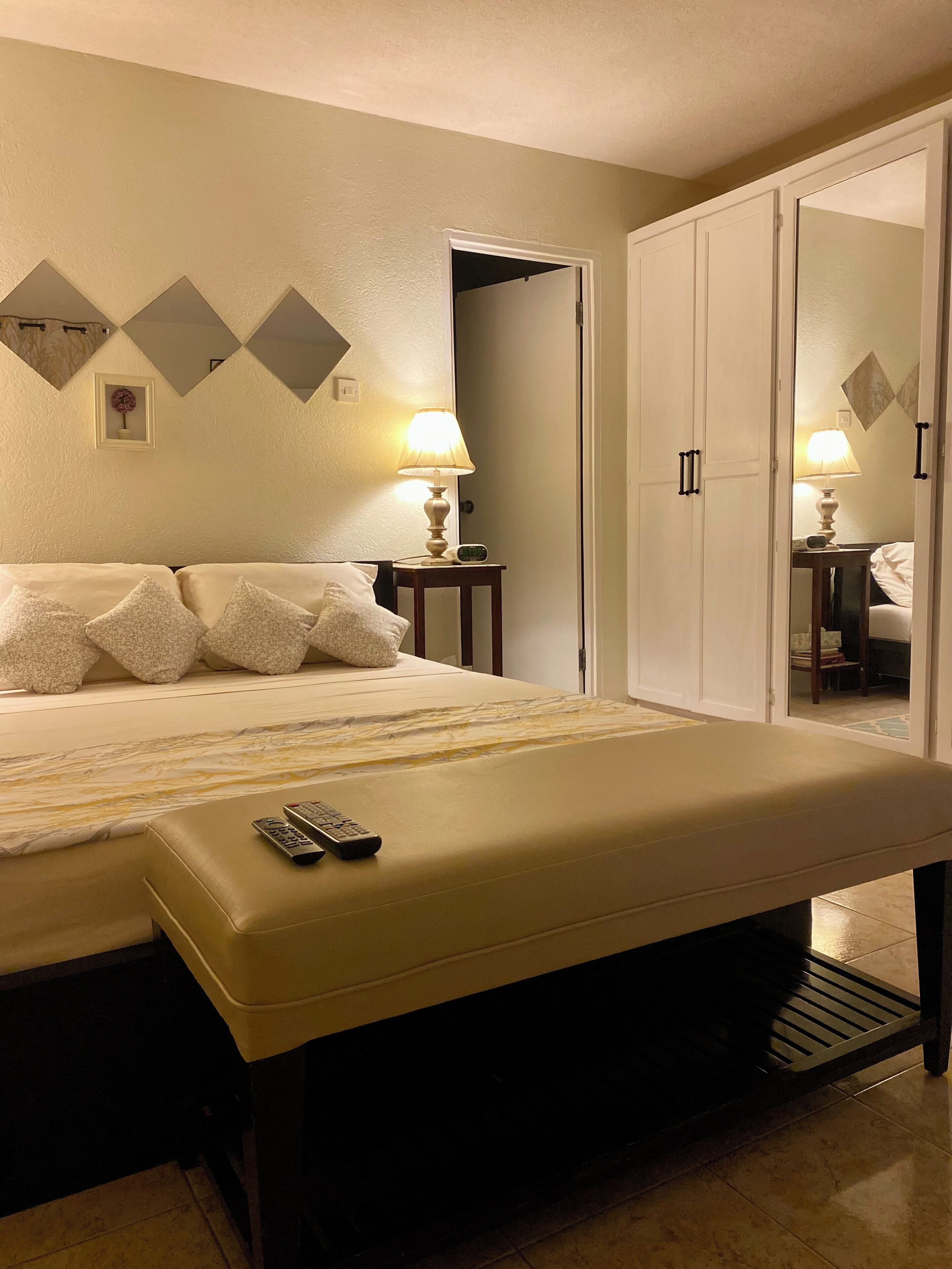 2 bedrooms, in-room safe, desk, iron/ironing board