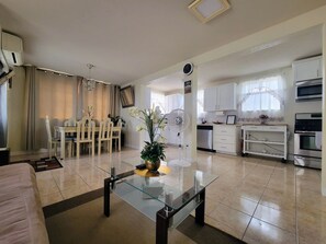 Smart TV, computer monitors