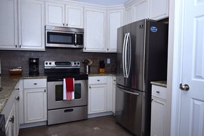 Fridge, microwave, oven, stovetop - Beautiful top floor Condo/2 pools Steps From Beach  And Pier (Tybee Island)