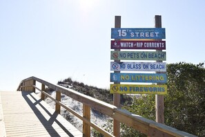 Property grounds - Beautiful top floor Condo/2 pools Steps From Beach  And Pier (Tybee Island)