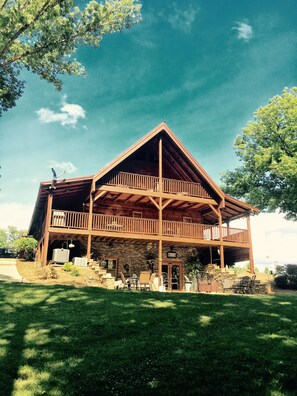 Exterior - Life is Better at The Conner Lodge No Cleaning Fees (Greenback)