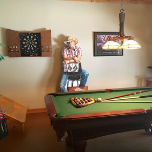 Game room - Life is Better at The Conner Lodge No Cleaning Fees (Greenback)