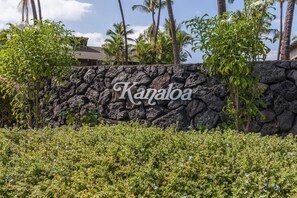 Exterior detail - Oceanfront - Kanaloa Resort #2202 (Kailua-Kona)