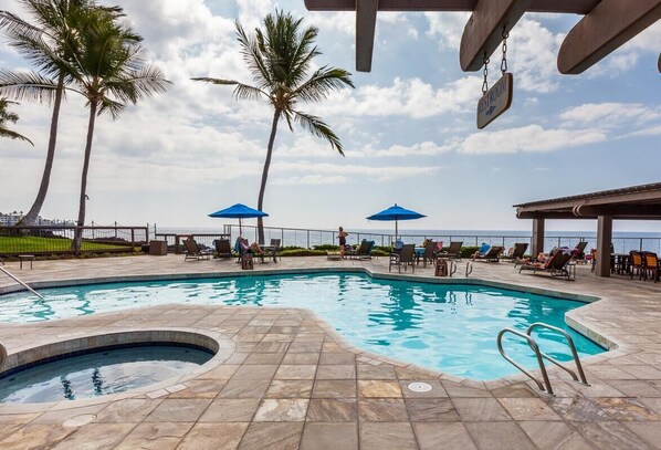 Pool - Oceanfront - Kanaloa Resort #2202 (Kailua-Kona)