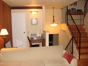 تلفزيون ذكي، مدفأة، مشغل دي في دي، كرة قدم الطاولة