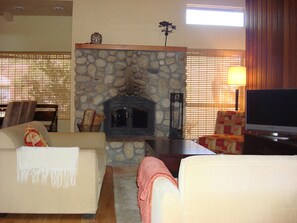 Smart TV, fireplace, DVD player, foosball - 4 minute Walk to Canyon Lodge from Luxury Remodeled Ski Condo at Chamonix #83 (Mammoth Lakes)